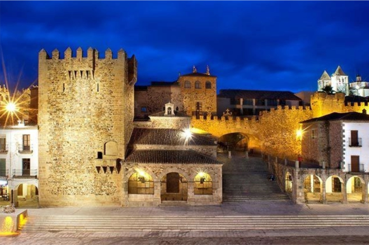 Torre de Bujaco y Ermita de la Paz. Cáceres