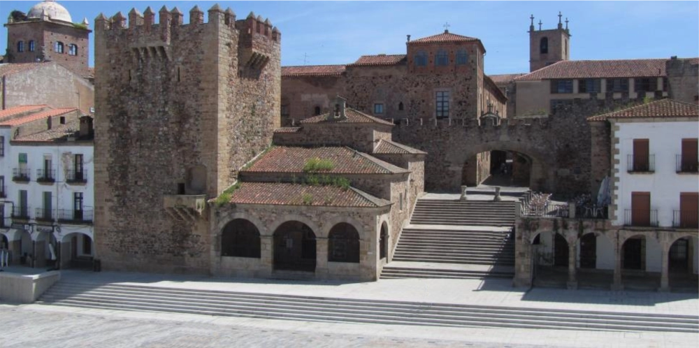 Torre de Bujaco y Ermita de la Paz. Cáceres