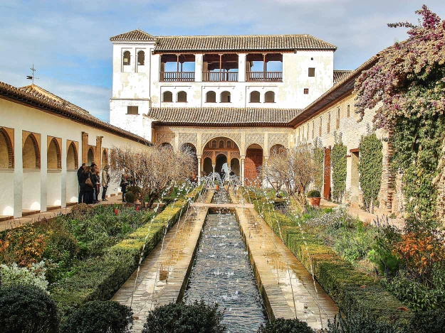 Patio de la Acequia. Alhambra de Granada